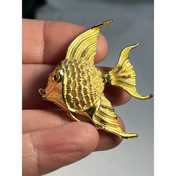 Vintage Jewelry Gold Tone Angelfish Brooch Pin 2.5" - Picture 6 of 16